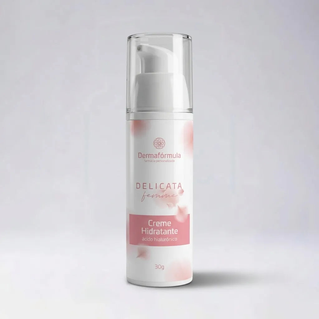 Embalagem do Creme Hidratante Feminino, Delicata Femine, com rótulo descritivo em destaque, manipulado na Dermafórmula Melhor Farmácia de Manipulação na Baixada Santista.