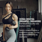 Dermafórmula Melhor Farmácia de Manipulação em Santos | Mockup do pote de Caramelo de Creatina Dermafórmula sabor Brigadeiro. Frasco cilíndrico escuro com tampa preta e rótulo marrom premium com letras douradas. Destaque para a descrição 'Suplemento Alimentar de Creatina em Caramelo de Leite' e a indicação de que 2 caramelos equivalem a 3g de creatina. Imagem inclui ilustração de brigadeiros ao lado do rótulo.