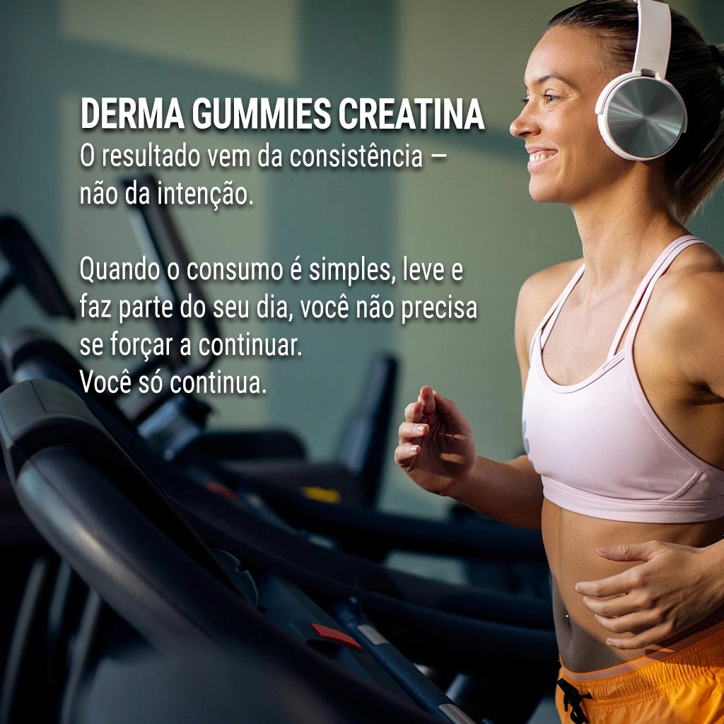 Dermafórmula Melhor Farmácia de Manipulação em Santos | Frasco cilíndrico transparente exibindo gomas vermelhas em seu interior. O rótulo preto destaca os textos 'Creatina Gummies', '3g por goma' e '5kcal por goma' em branco e vermelho. No canto inferior direito, uma ilustração de frutas vermelhas indica o sabor. Logotipo Dermafórmula em destaque no centro.