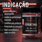 Dermafórmula Melhor Farmácia de Manipulação em Santos | Frasco cilíndrico transparente exibindo gomas vermelhas em seu interior. O rótulo preto destaca os textos 'Creatina Gummies', '3g por goma' e '5kcal por goma' em branco e vermelho. No canto inferior direito, uma ilustração de frutas vermelhas indica o sabor. Logotipo Dermafórmula em destaque no centro.