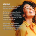 Dermafórmula Melhor Farmácia de Manipulação em Santos | Close do rosto de uma mulher sorridente com olhos fechados e expressão de felicidade em um fundo mostarda. À esquerda, texto informativo sobre o suplemento ATA MAG, enfatizando que os efeitos do ciclo hormonal vão além da TPM e como o produto auxilia na clareza mental e no humor.