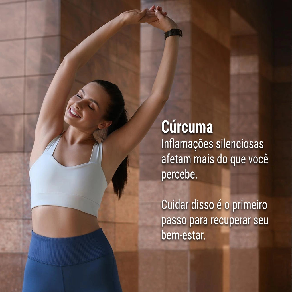 Dermafórmula Melhor Farmácia de Manipulação em Santos | Mulher jovem com expressão de alívio e bem-estar, vestindo roupa esportiva azul e branca, alongando os braços ao ar livre. O texto destaca que a Cúrcuma ajuda a combater inflamações silenciosas, sendo o primeiro passo para recuperar o bem-estar autoral.