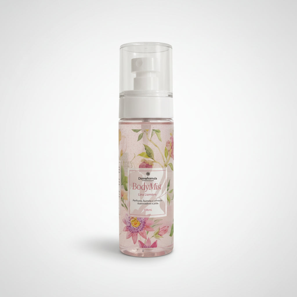 Dermafórmula — Body Mist - Lina Lumière 130ML — ✅ Proporciona uma fragrância sofisticada e envolvente ✅ Confere frescor e leveza à pele ao longo do dia ✅ Realça a sua presença com um toque de elegância autoral — Saúde sob medida. Bem-estar autoral. — fundo branco
