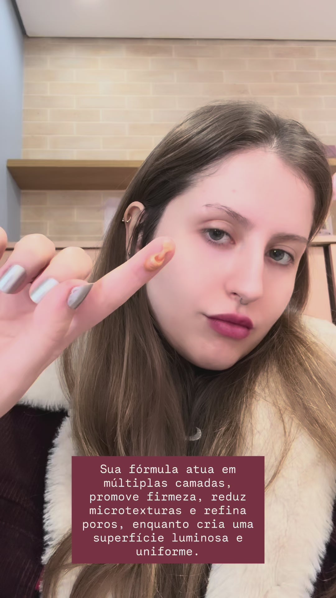 Pote de acrílico luxuoso do K-Primer Apple Glow Dermafórmula em caixa de presente vermelha com laço de cetim cinza e luzes de natal ao fundo.

Dermafórmula, a melhor farmácia de manipulação de Santos e da Baixada Santista. Bem-estar autoral, saúde sob medida. Aitvos selecionados com selo de autenticidade e qualidade garantida.