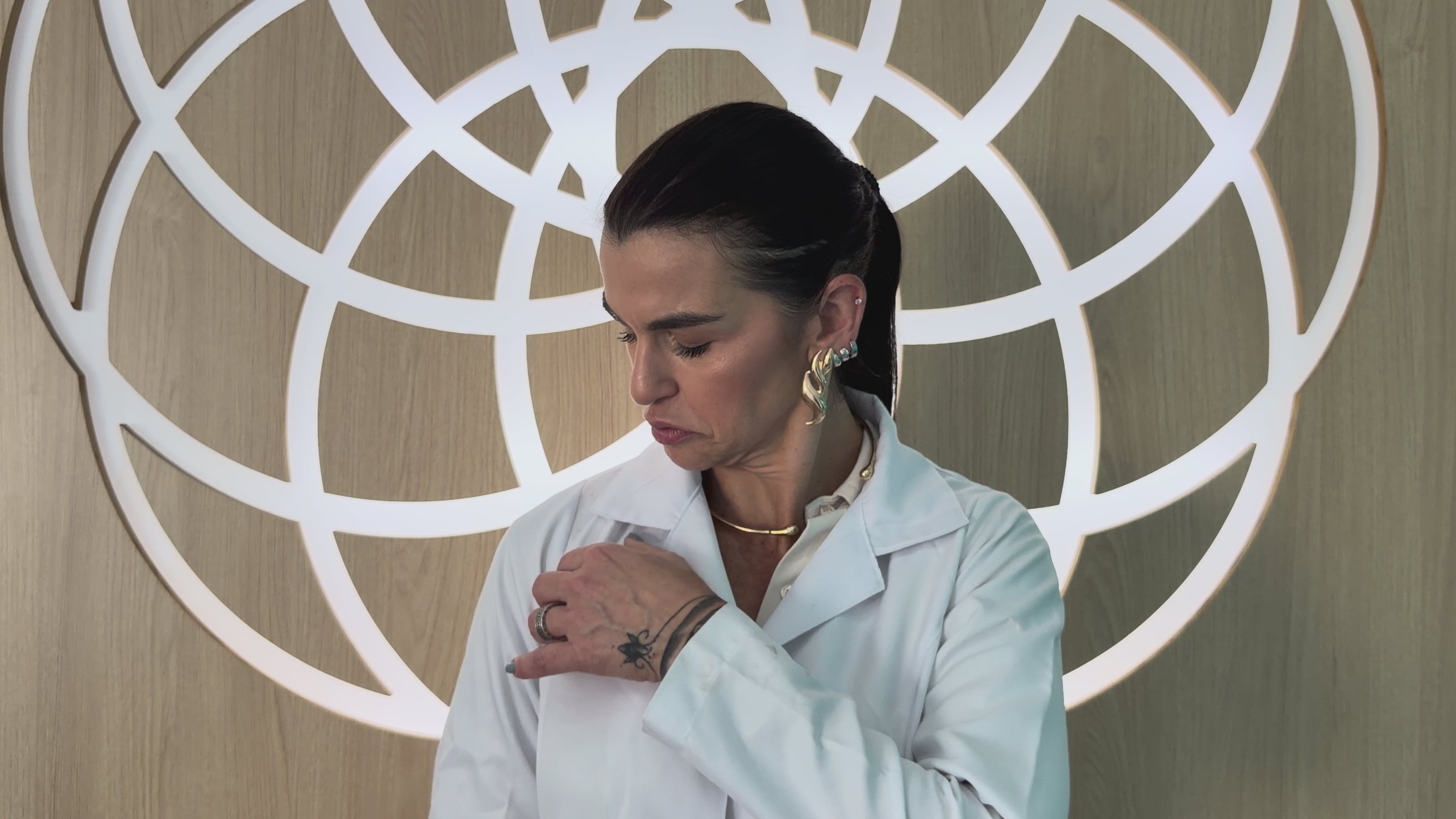 Video do Ansiless 125mg, a fórmula manipulada da Dermafórmula para o controle da ansiedade e do estresse diário.
